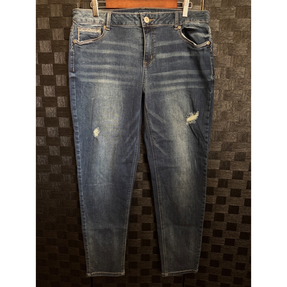 Maurices Jeans Women 13/14 Dark Blue Excellent Distressed Embroidered Slim Leg